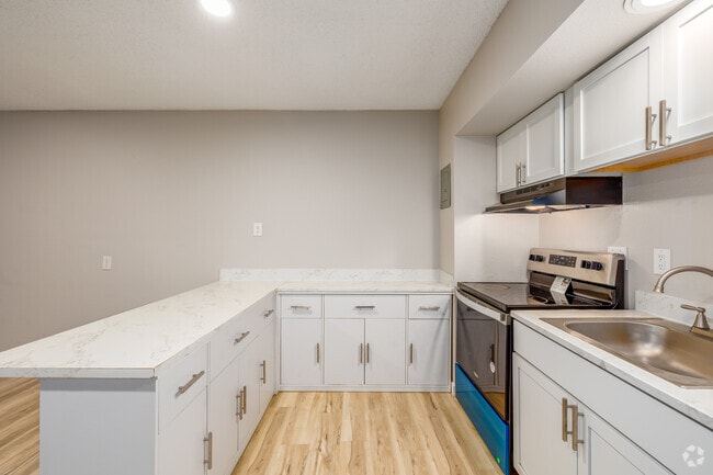 Studio - 377SF - Kitchen - Oakwood