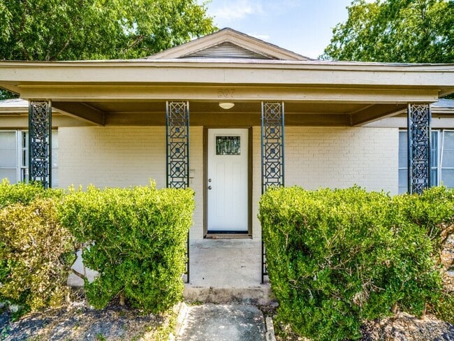 Building Photo - 507 Sutton Dr