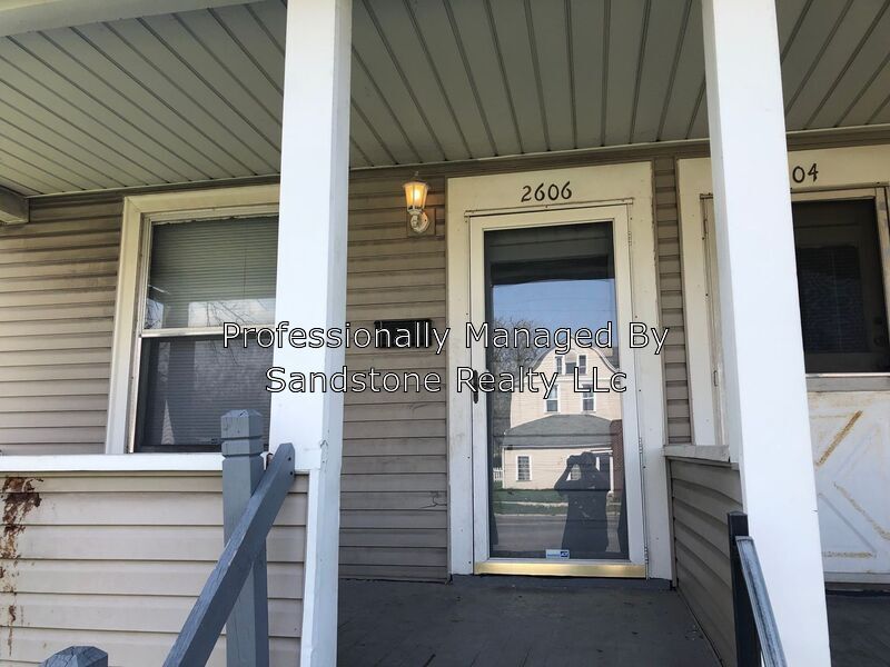 Foto principal - 2604-2606 Broadway Ave