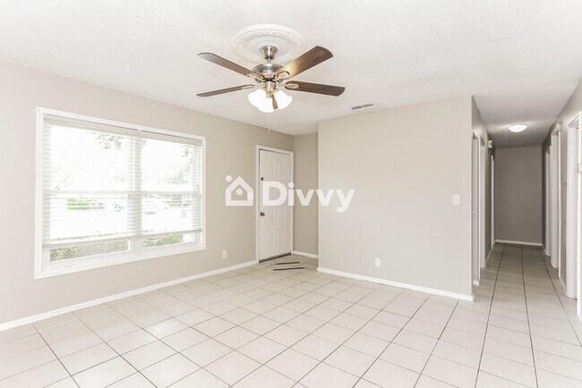 Building Photo - 7807 KNOLL DR N, JACKSONVILLE, FL 32221