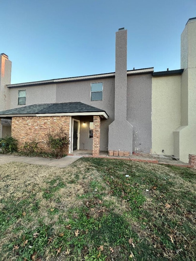Building Photo - 8639 Knoxville Dr