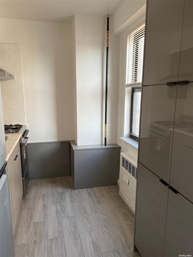 Foto del edificio - 42-55-55 Colden St