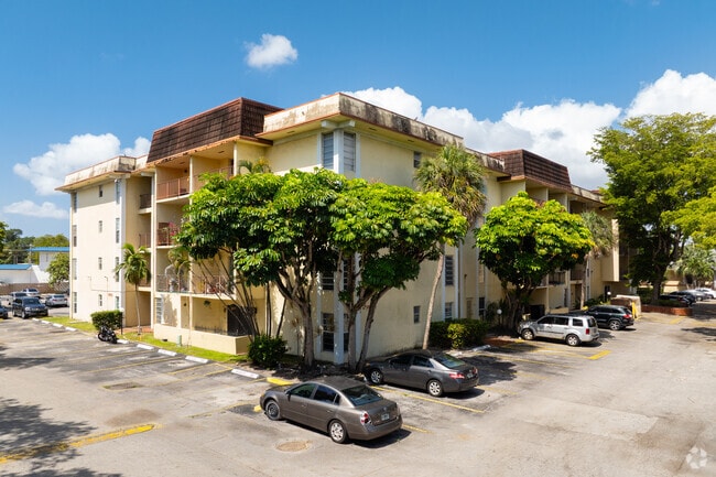 Building Photo - Capri Gardens Condominiums