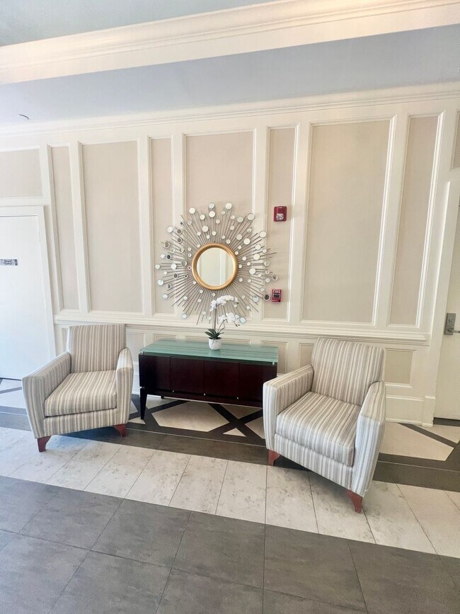 Building Photo - Mayfaire Townview 3rd floor 2BR unit with ...