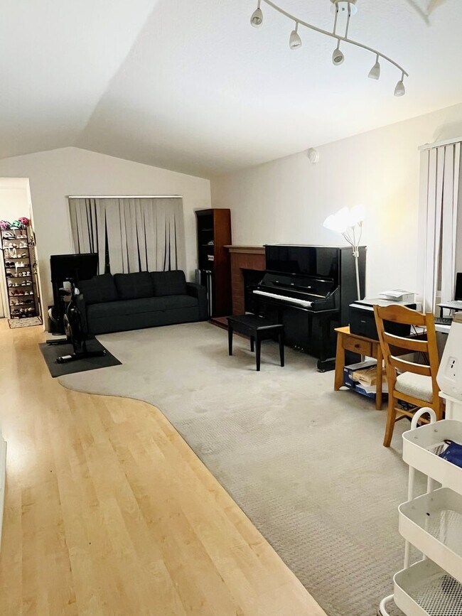 Foto del edificio - Updated 3 Bed / 2 Bath in Sabre Springs!!