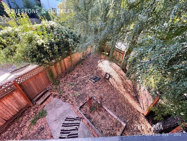 Building Photo - 2709 SW 2nd Ave