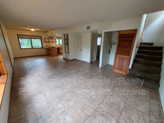 Foto del edificio - 823 W Birch Ave