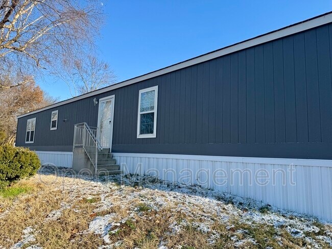 Building Photo - 2710 N Farm Rd 137