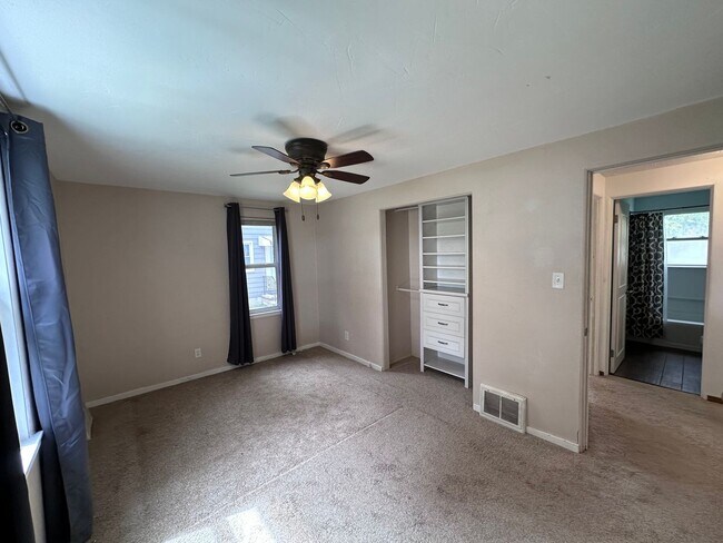 Foto del edificio - SPACIOUS 2 BEDROOM 1 BATH HOME