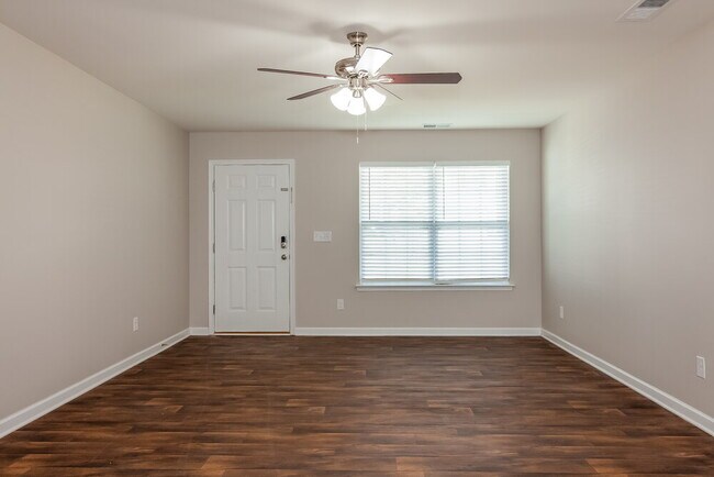 Foto del edificio - 2912 Heather Ridge Rd