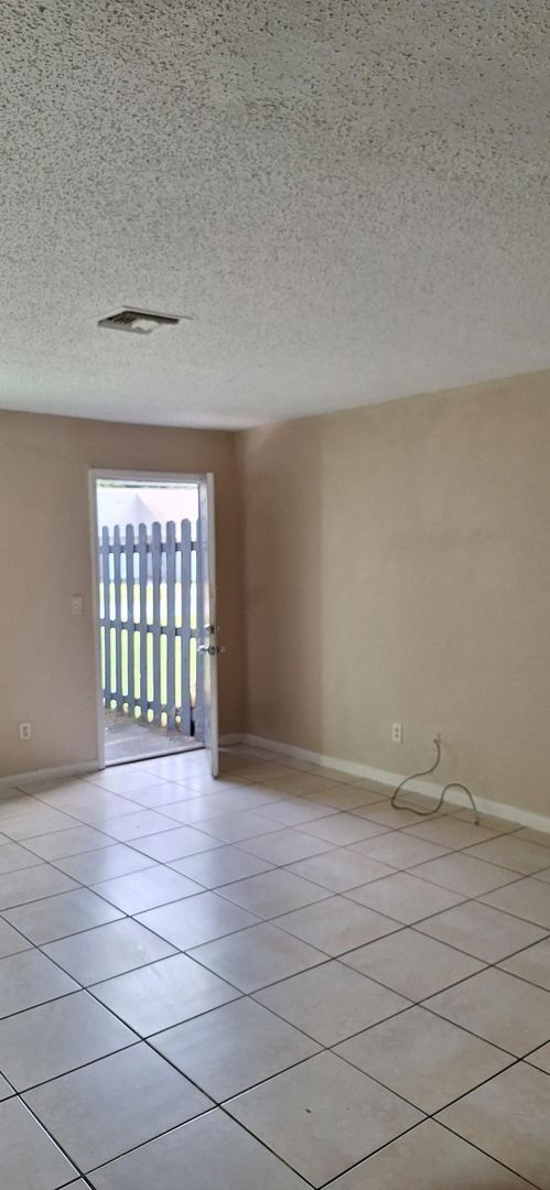 Foto del edificio - JCR1 - 5210