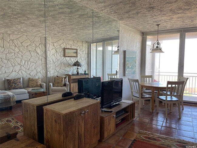 Foto del edificio - 830 Shore Rd