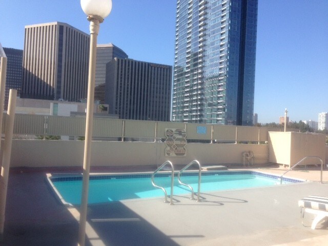 Roof top pool - 9950 Durant Dr