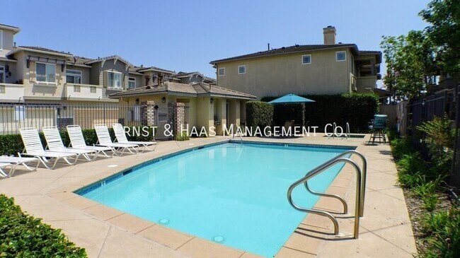 Foto del edificio - 2968 Claremore Ln