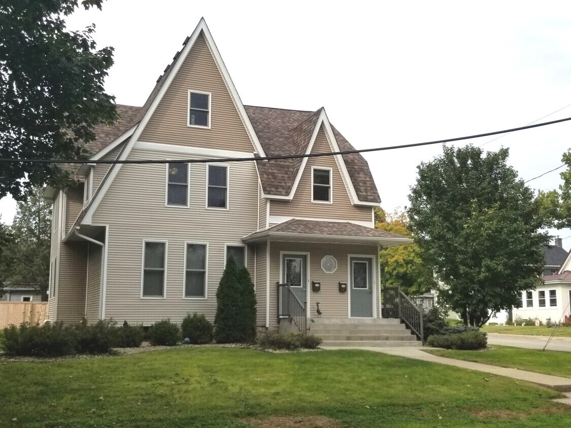 Primary Photo - 1045 Marquette St