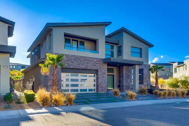Foto del edificio - MMACULATE DREAM HOME LOCATED IN MESA RIDGE...