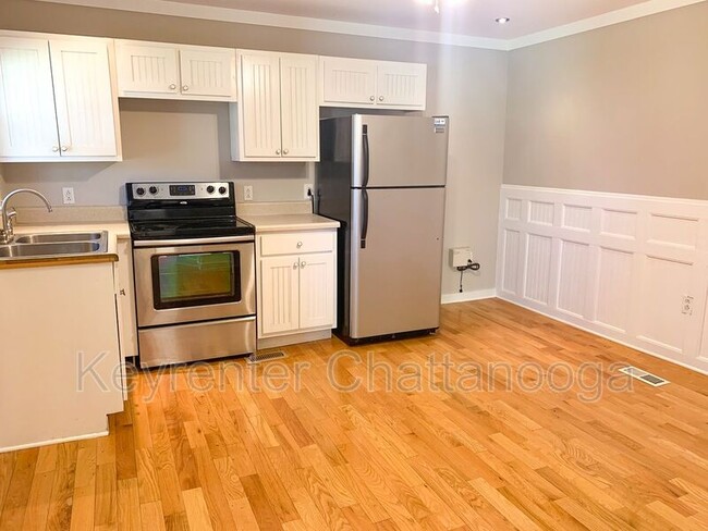 Building Photo - 115 Larchmont Ave