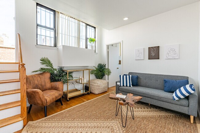 Foto del edificio - 458 W 52nd St