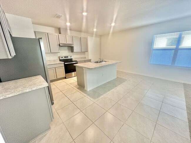 Foto del edificio - Deltona - 3 Bedroom, 2 Bathroom - $1,895.00