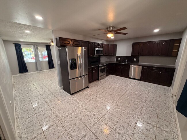 Building Photo - Single Story *NO* Carpet + *NO* HOA Avondale Home For Rent!