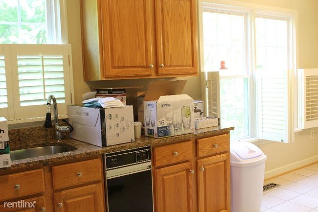 Foto del edificio - 4741 Gainsborough Dr