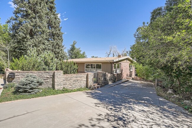 Photo - 860 Willowbrook Rd. House