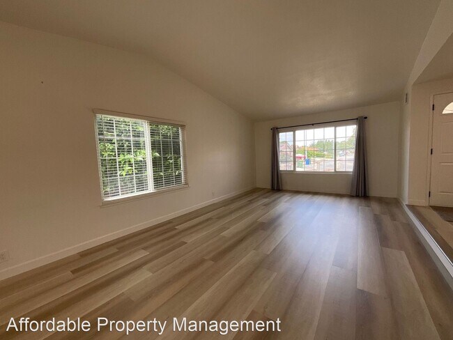 Building Photo - 4 br, 2.5 bath House - 32835 Mono Lake Ln
