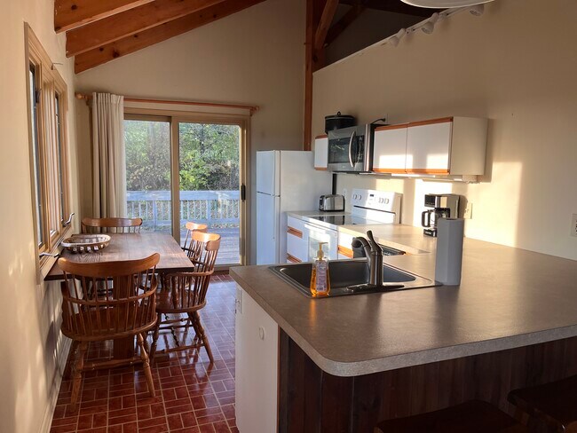 Cocina para comer - 2254 Apple Rd