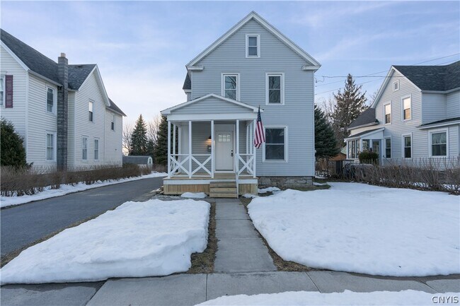 Building Photo - 645 Thompson St