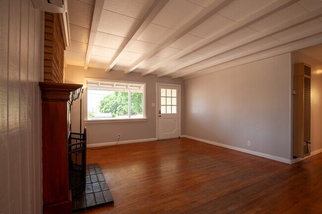 Foto del edificio - 723 N Orange Ave