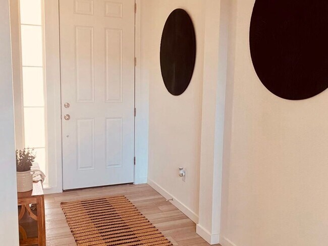 Foto del edificio - 5 Bedroom Single Family Home in Aurora