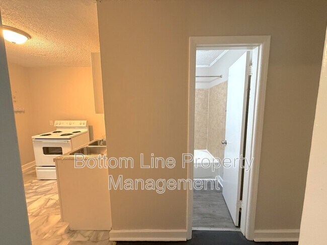 Foto del edificio - 2728 Remington St
