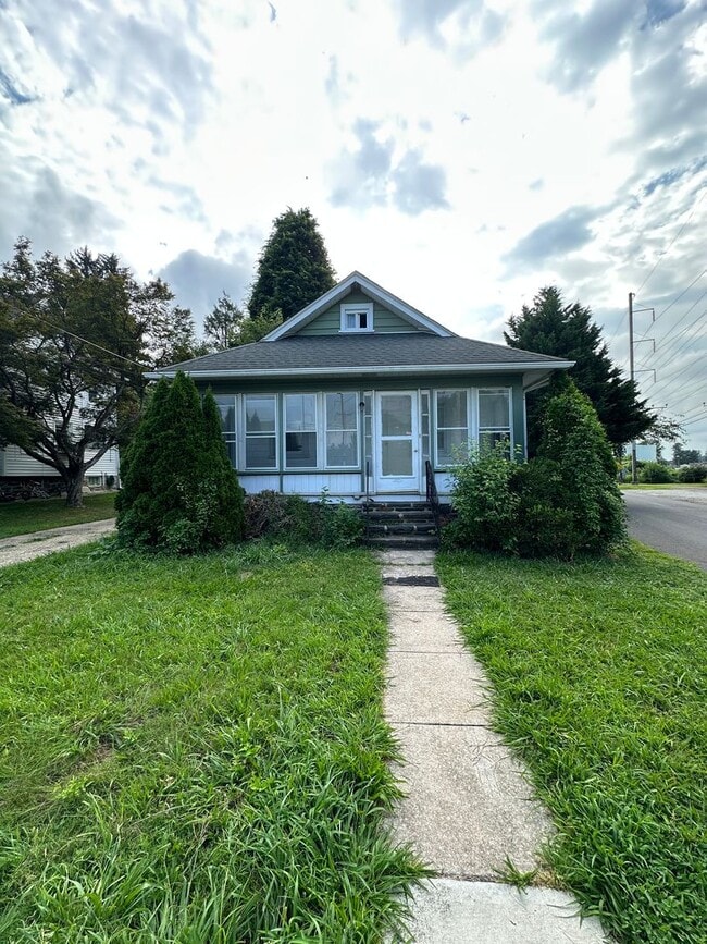 Building Photo - 3 Bed, 2 bath single in Upper Darby