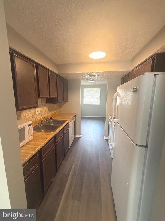 Building Photo - 5752 Charstone Ct