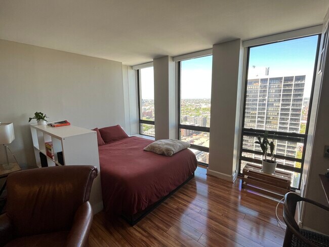 Foto del edificio - 1660 N LaSalle Dr