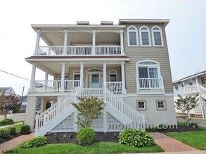 Building Photo - 1750 Wesley Ave