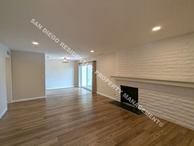 Building Photo - Beautifully Updated 2 Bedroom / 2 Bathroom...