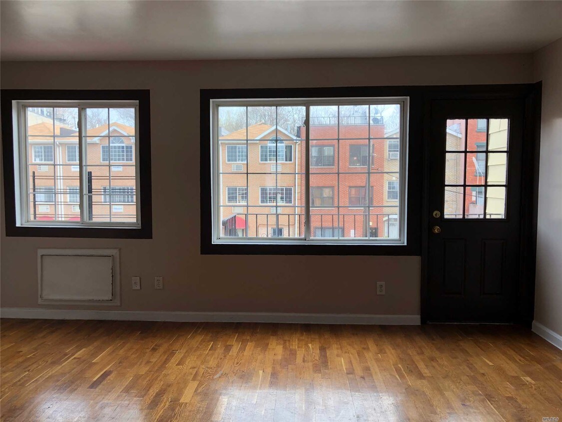 Foto principal - 993 Halsey St