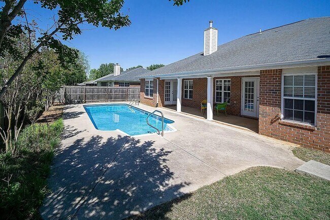 Building Photo - 111 Clover Ridge Dr