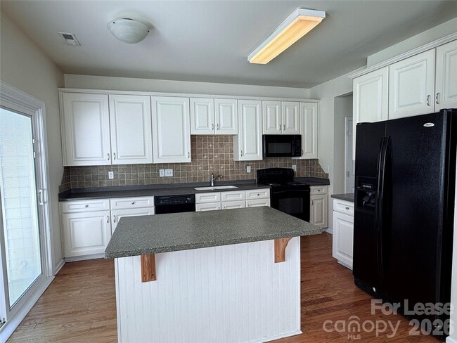 Building Photo - 7549 Bluff Point Ln