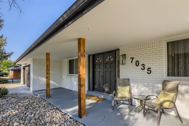 Building Photo - 7035 S Chase Ct
