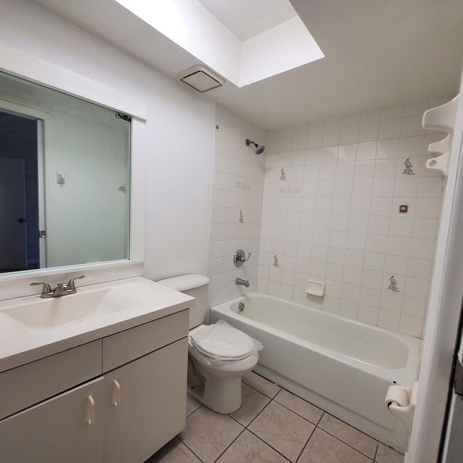 Building Photo - 419/421 Hancock Bridge Parkway