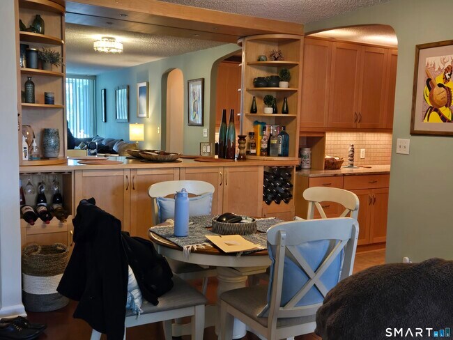 Foto del edificio - 1 Strawberry Hill Ave