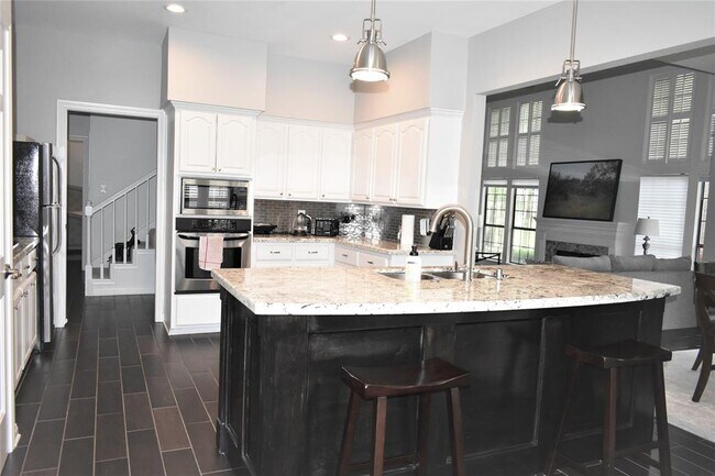 Building Photo - 25 Fairway Oaks Pl
