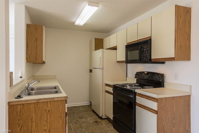 Building Photo - 2276 Essex Dr