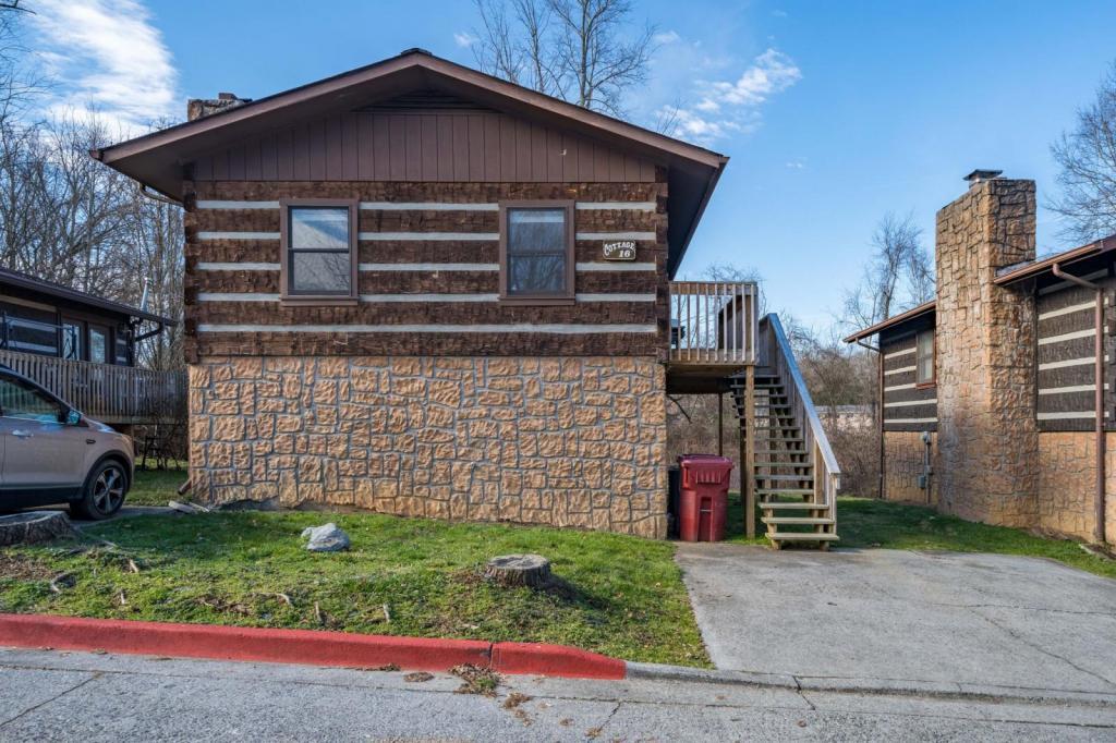 Primary Photo - 2822 W Walnut St #16
