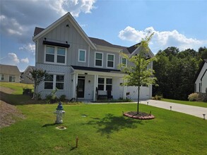 Building Photo - 121 Linden Ct