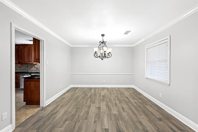 Foto del edificio - 6023 Valkeith Dr