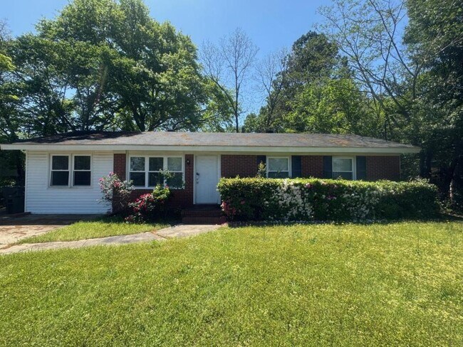 Building Photo - 413 Sarah Dr