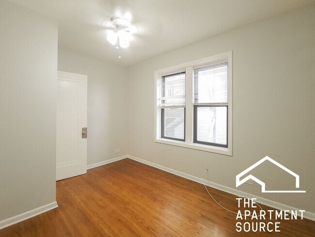 Building Photo - 3710 N Sheffield Ave
